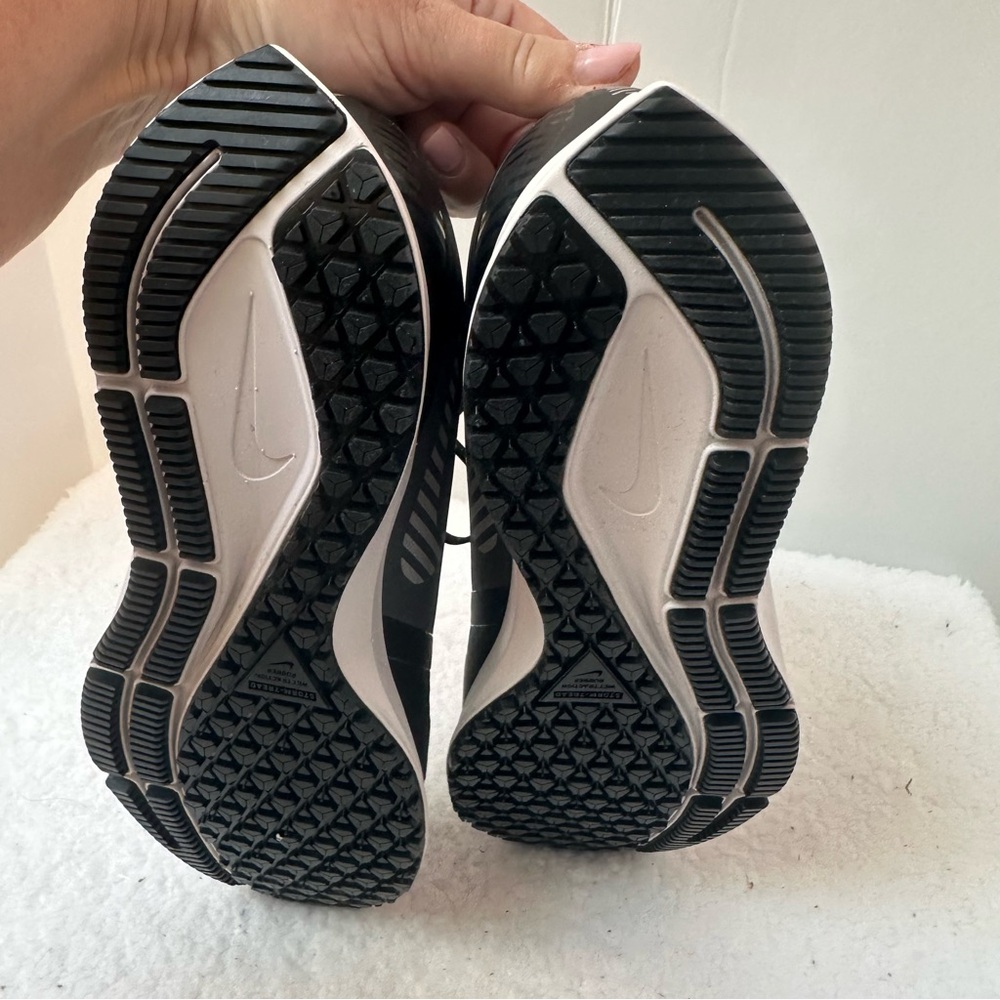 Women’s Nike Shoes - Picture 7 of 10